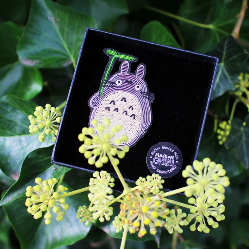 embroidered_jewel_brooch_big_totoro__my_neighbor_totoro_1.webp Maison Ghibli Embroidered Jewel Brooch Big Totoro - My Neighbor Totoro | Pins
