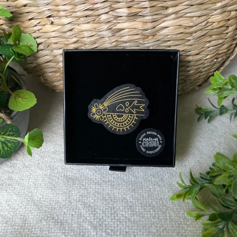 embroidered_jewel_brooch_spell__howls_moving_castle_4.webp Maison Ghibli Embroidered Jewel Brooch Spell - Howl’s Moving Castle | Pins